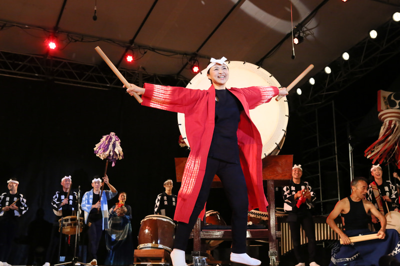 酒蔵見学をしたり鼓童から太鼓を学ぶ体験も