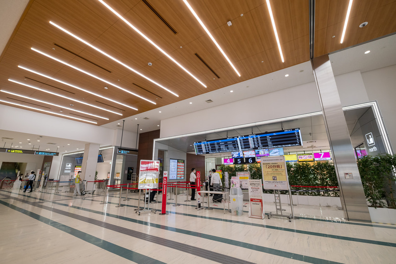 エスカレータを上がってすぐの位置に保安検査場。2019年10月に新たな動線での運用を開始し、グランドオープンまでにすべてスマートレーン化した