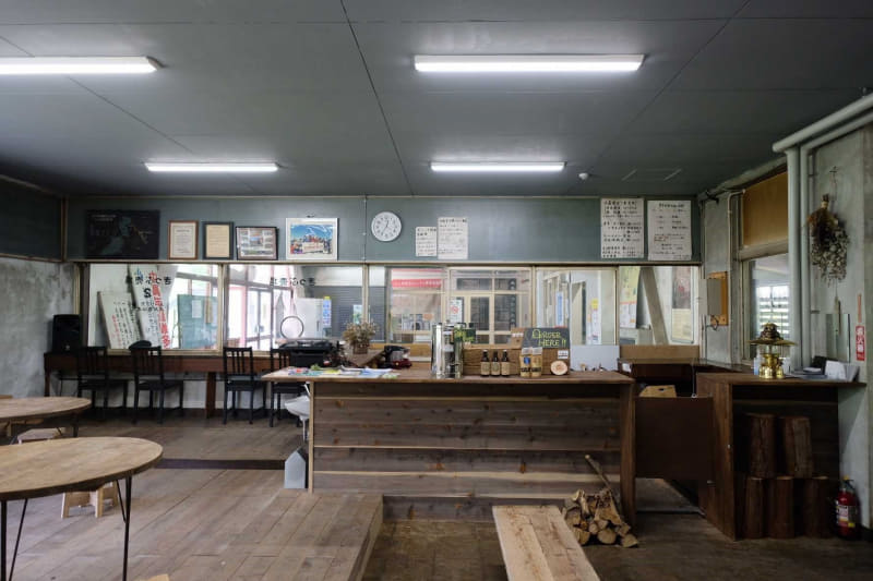 JR東日本スタートアップは「日本一のモグラ駅」上越線土合駅舎内喫茶「mogura」を8月8日にオープンする