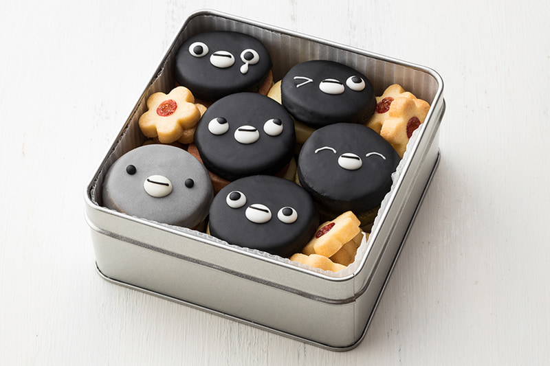 内容量は280g。1点につきSuicaのペンギン クッキー5枚、子ペンギン1枚、型押しクッキー18枚（ベリー、抹茶、レモン各6枚）、花形クッキー20枚前後が入る