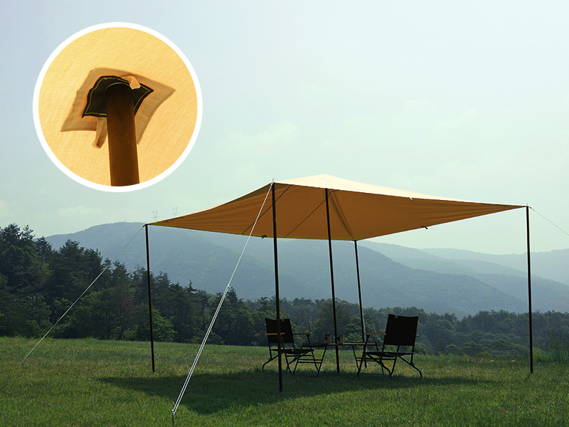 生地の中心にはポールを当てるためのソケットとループを備える