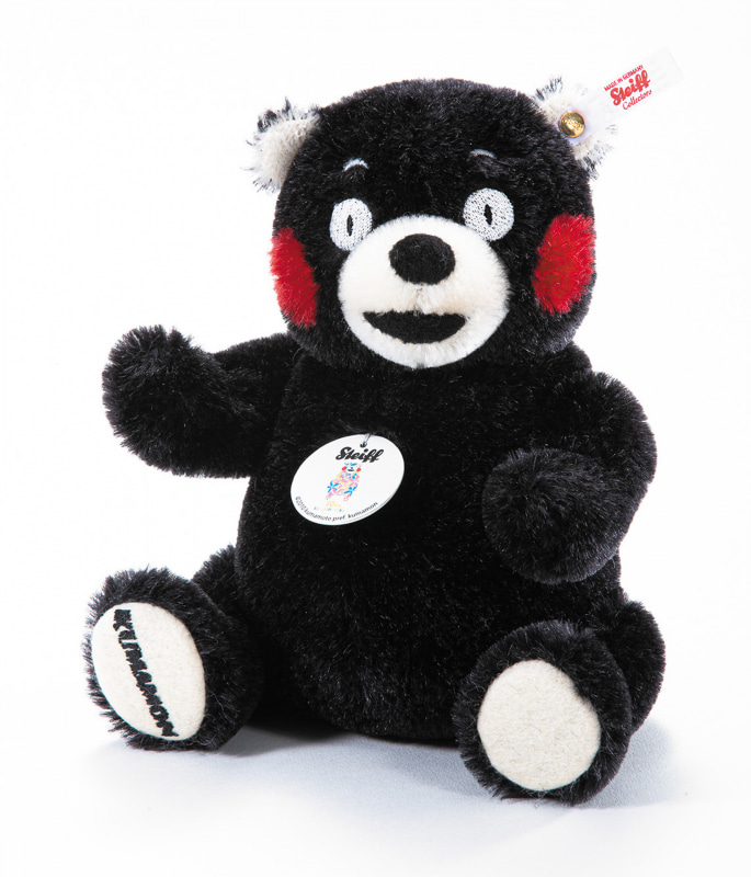 全長は約20cm。くまモンの10周年を記念したタグが付いている