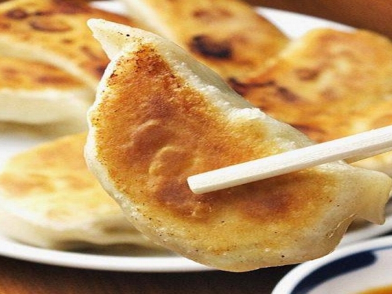 餃子一筋30年田中屋の鉄板焼餃子（静岡県）