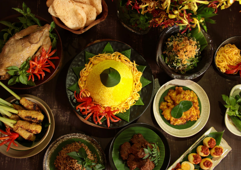 ナシ・トゥンパン（Nasi Tumpeng）