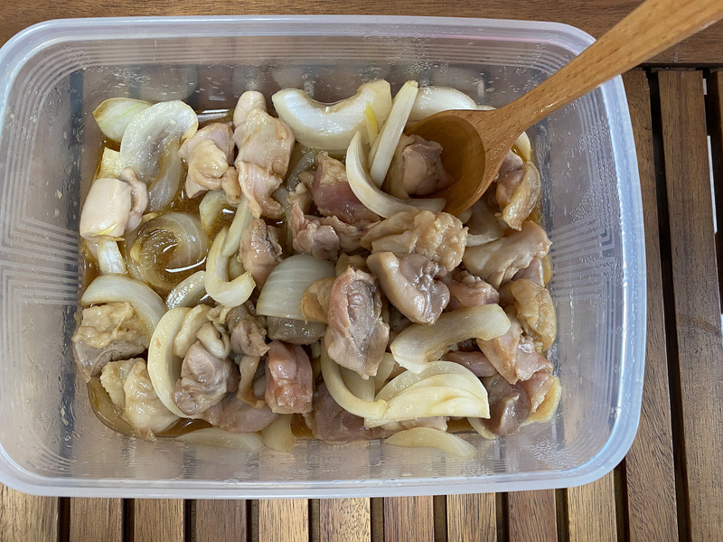 500Wの電子レンジで5分。一度取り出してかき混ぜる。熱いので注意