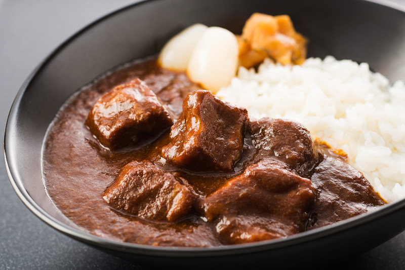 JALが国際線ラウンジで提供している「JAL特製オリジナルビーフカレー」の販売を開始