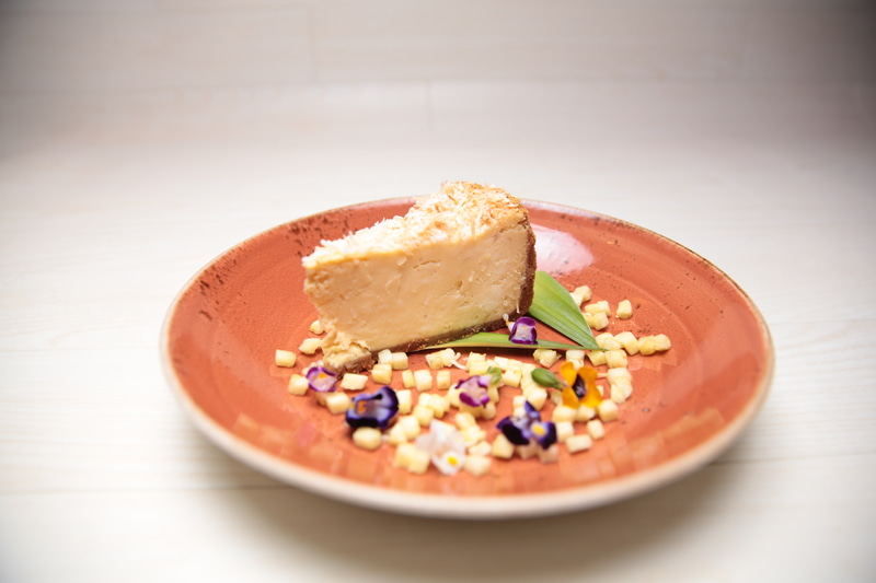 「パイナップル＆ココナッツ チーズケーキ」（780円）
