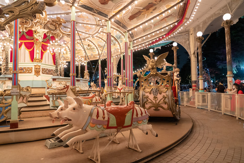 としまえん、94年の歴史に幕。機械遺産カルーセルエルドラドが回転を