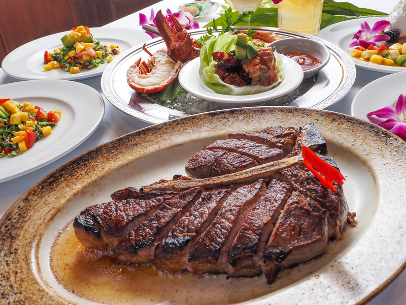 ステーキ店「ウルフギャング・ステーキハウス」のハワイをテーマにしたキャンペーンを展開する