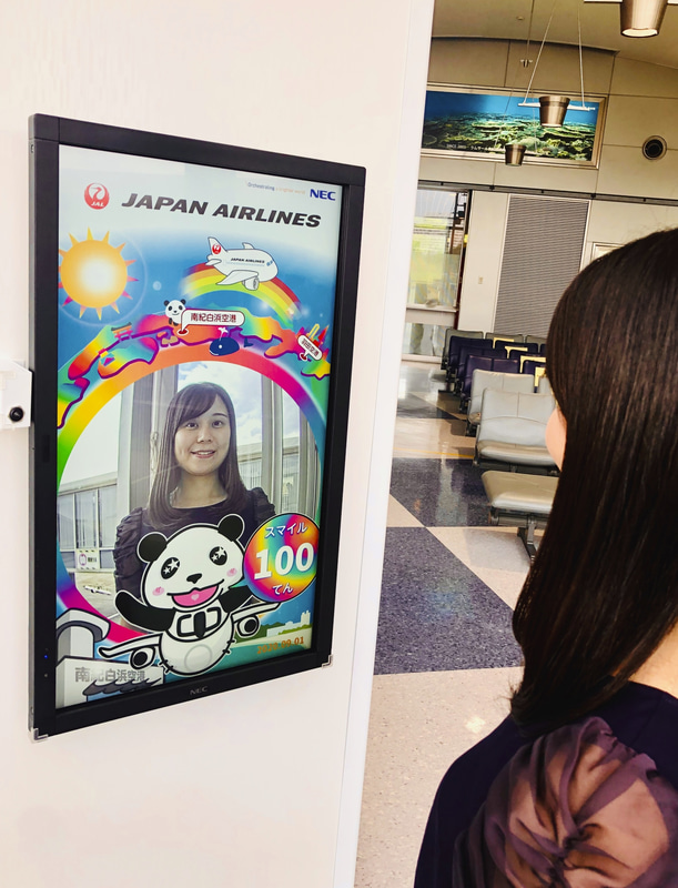 「笑顔写真撮影サイネージ」