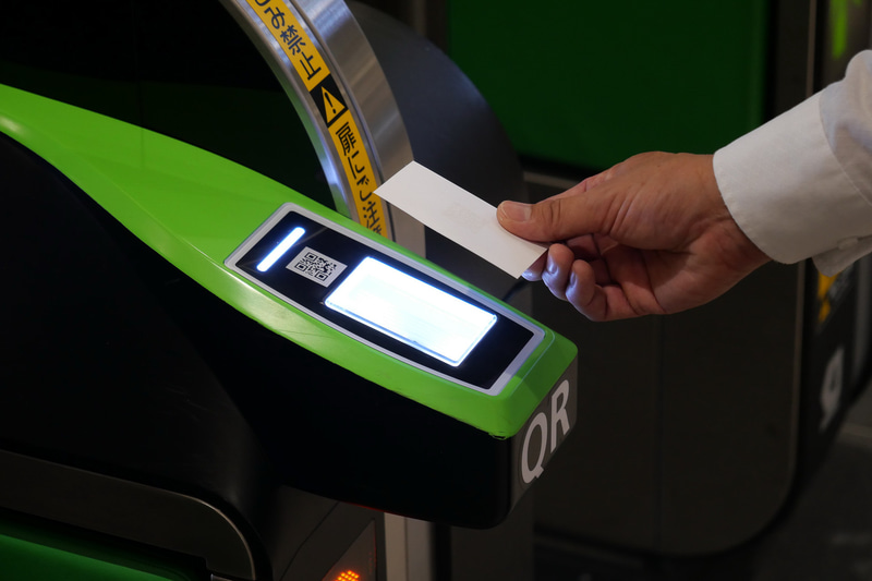 JR東日本は、9月9日からQRコードを利用した乗車券の実証実験を開始した