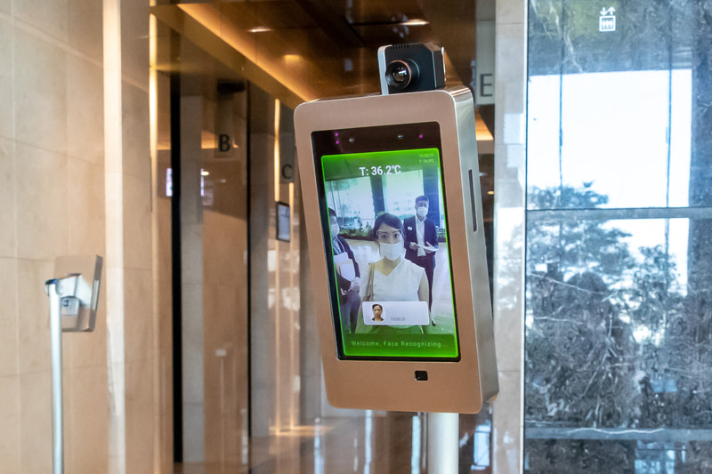 AI温度検知機能も搭載しているので体温も瞬時に測定される