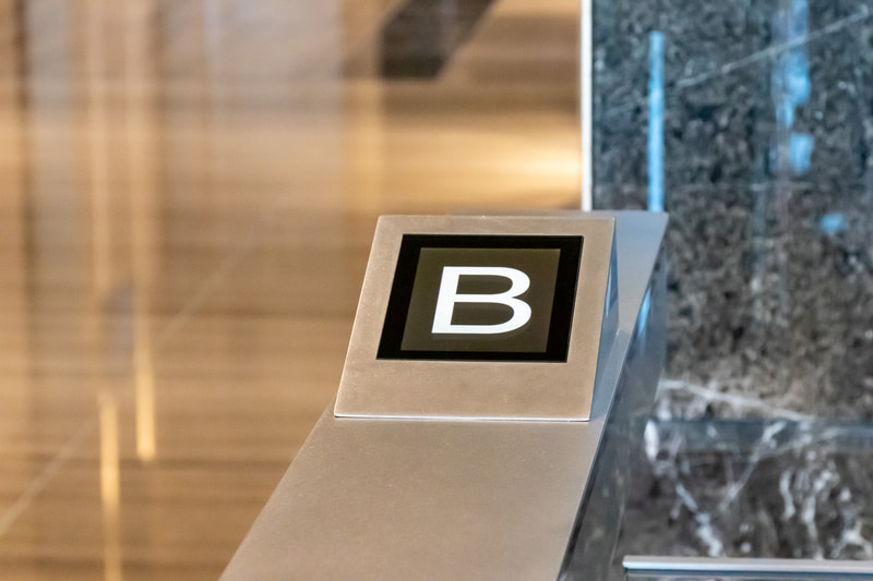 三菱電機のエレベーター行先予報システム「エレ・ナビ」と連携することで運行の効率化を図っている