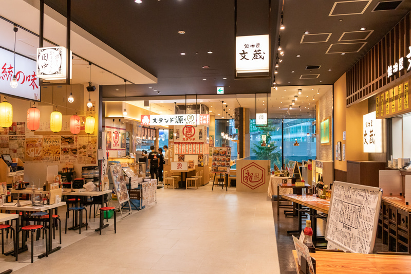 居酒屋などが集まっている2階の「みなと横丁」