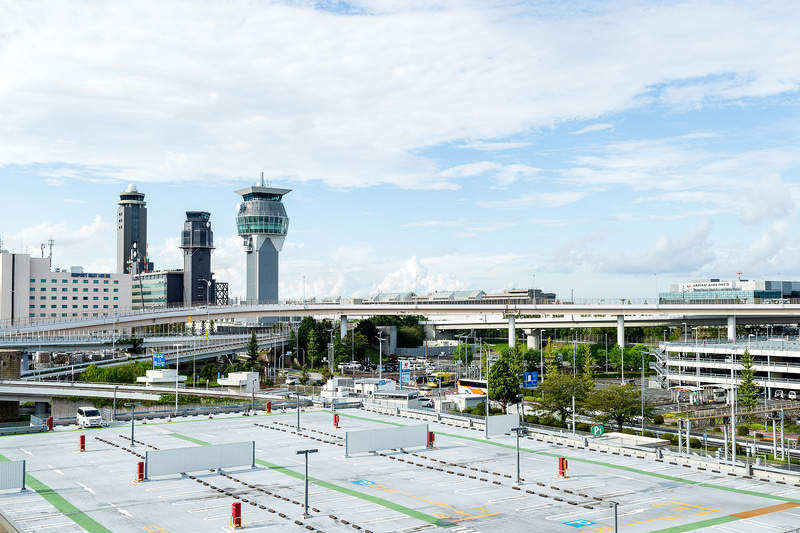 成田国際空港の中央部に立つタワー群