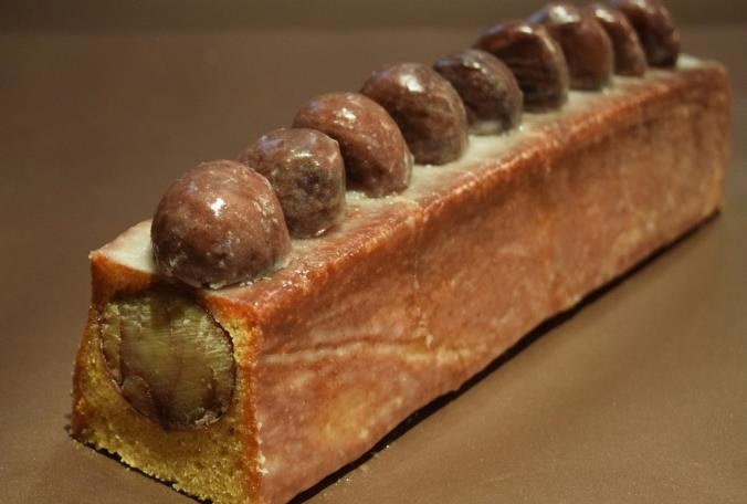 極上和栗のパウンドケーキ「令和 道（れいわのみち）」。大粒の「熊本県やまえ 利平栗」が丸ごと10個入っている