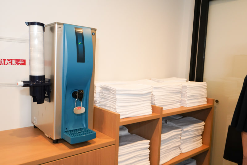 自由に使えるタオルが用意されている