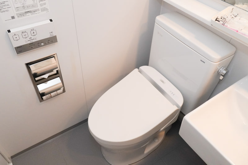 トイレはもちろん温水洗浄機能付き