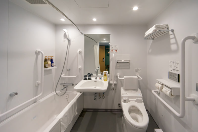 アクセシブルシングルの浴室とトイレ
