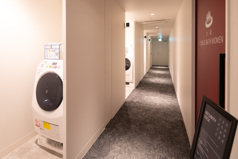 2階には、コインランドリーや製氷機、電子レンジなども用意されている