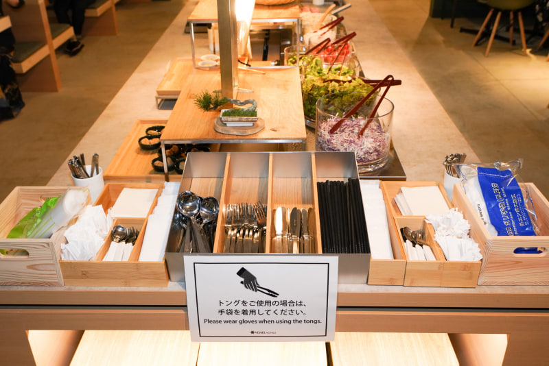 使い捨て手袋を用意する