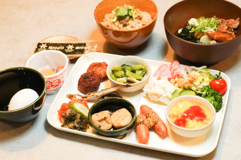 朝食の盛り付け例