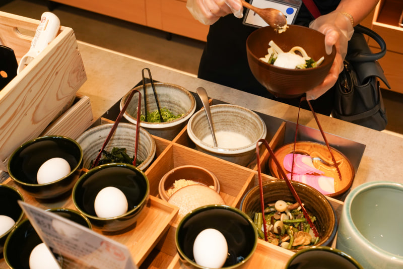 レフ大宮オリジナルのうどんは、軽く湯通しして楽しむ