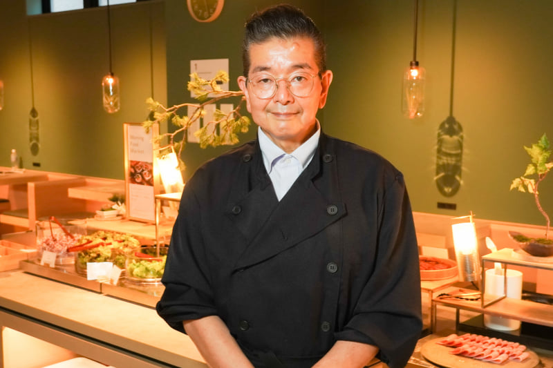 メニューを開発した株式会社ベッセルホテル開発 開発準備室 料理長 小笠原桂氏「公園で屋台や郷土料理を楽しむ朝市をイメージしてメニューを考案しました。気軽に楽しんでください」