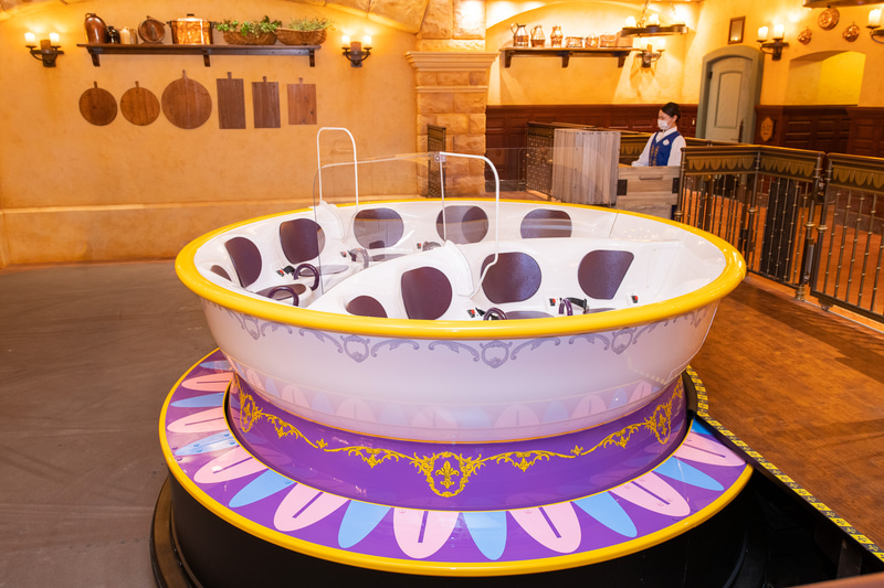 シールドを設置したアトラクションの座席