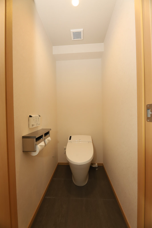 洗面、トイレ、バスルームもシンプルで使い勝手を優先している