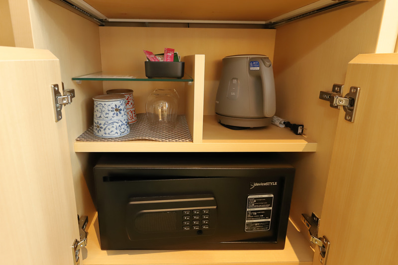 金庫や電気ケトル、冷蔵庫なども全室に設置