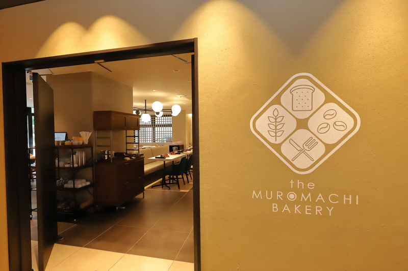 ホテル1階ロビー側の出入口