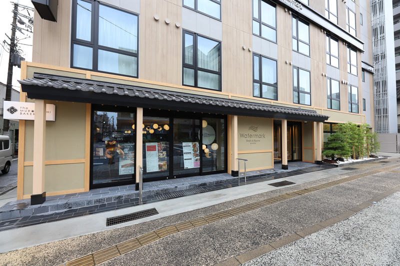 五条通り側からも、ホテルを経由せず直接出入りが可能