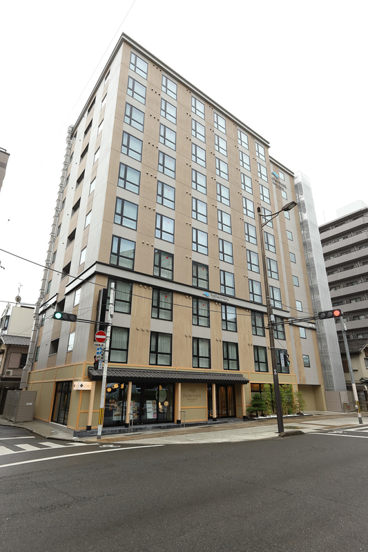 ウォーターマークホテル京都は五条通と室町通に面している