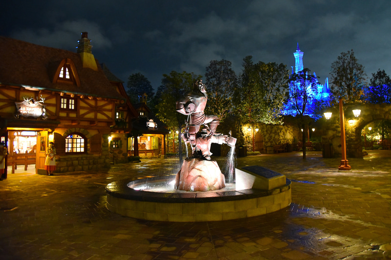 この噴水の周囲は、夜の雰囲気も抜群