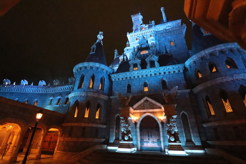 近くから感じられる城の迫力もこのアトラクションの魅力の1つ