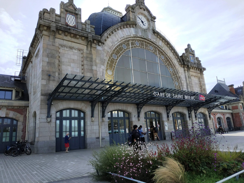 サン＝ブリュー駅