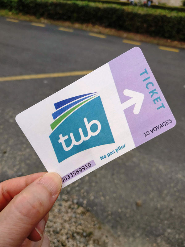 これは10回分のチケット。私は観光案内所で買いましたが、一部のチケットはスマホアプリ上でも買えます。サン＝ブリューを出る場合は料金が変わる場合があるので、事前に確認をしてください
