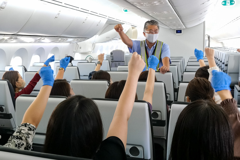 西田社長のあいさつで清掃スタート