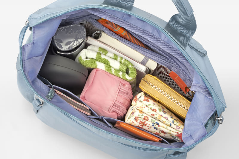 開口部が大きく開くメイン収納部