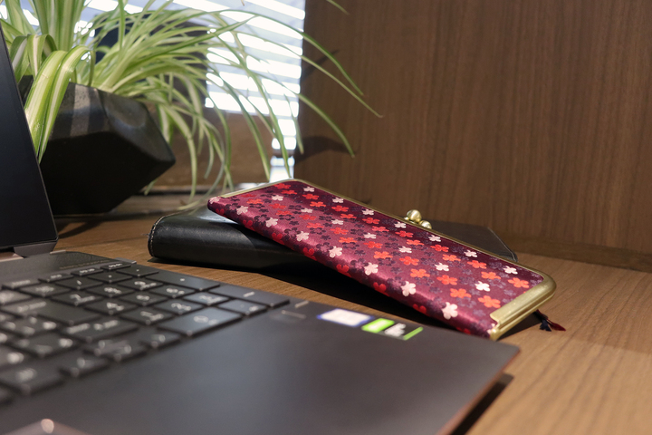 デザインにこだわった全12種類のマスクケース