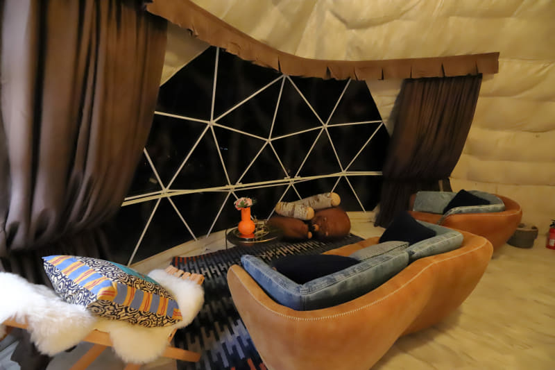 しっかりと断熱された室内は季節を問わず快適。窓のビニールもガラスより断熱効果が高い