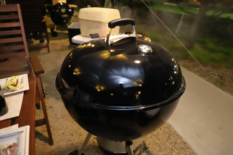 BBQグリルはフタが付いているので蒸し焼きも可能