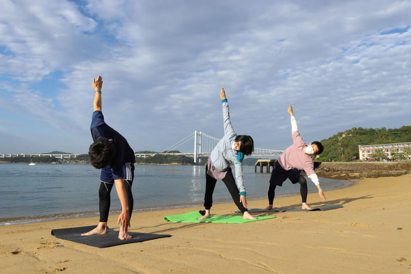 インストラクター（取材時のみ）にヨガのイメージを作ってもらった