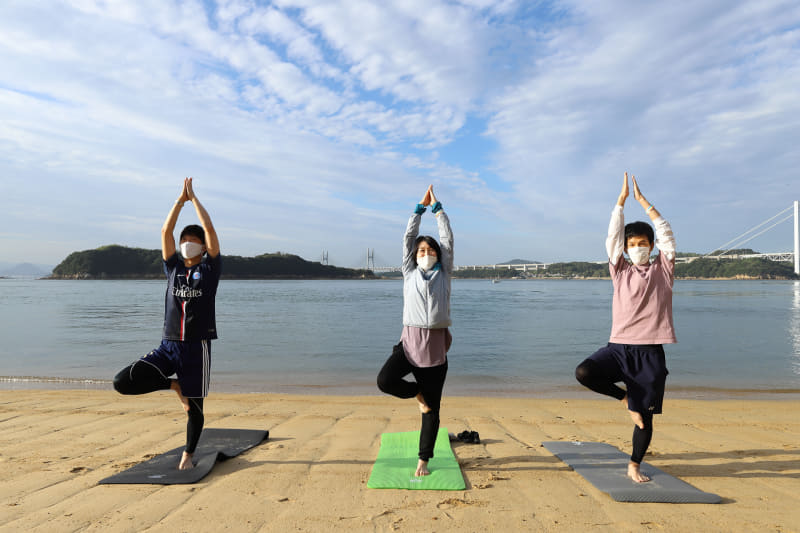 インストラクター（取材時のみ）にヨガのイメージを作ってもらった