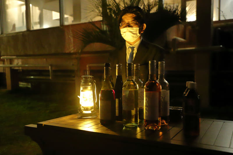 カウンターバーもありドリンクも注文できる