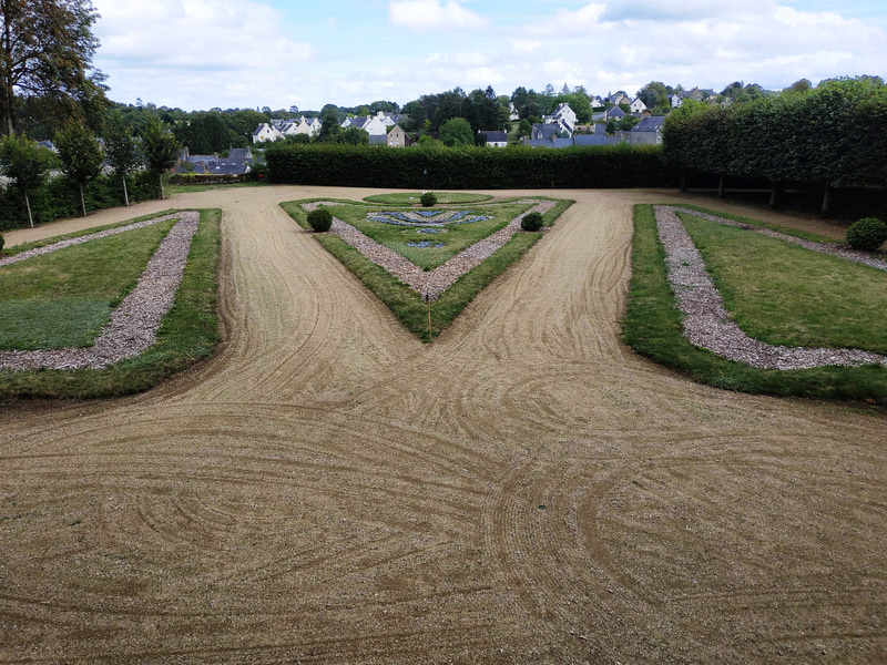 城内は撮影禁止でしたが、パーティ会場として使われている部屋もありました