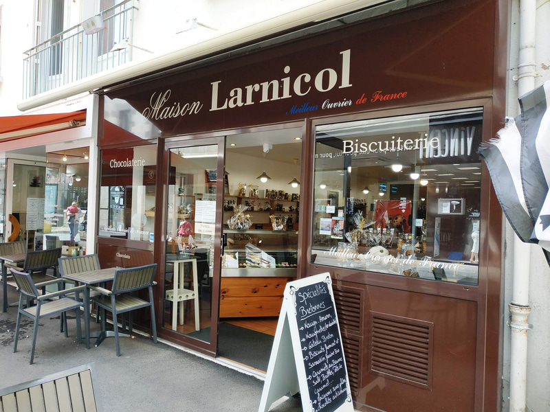 ここで買ったのはブルターニュといえばそば粉なので、そば粉のビスケット各種とクイニーアマン