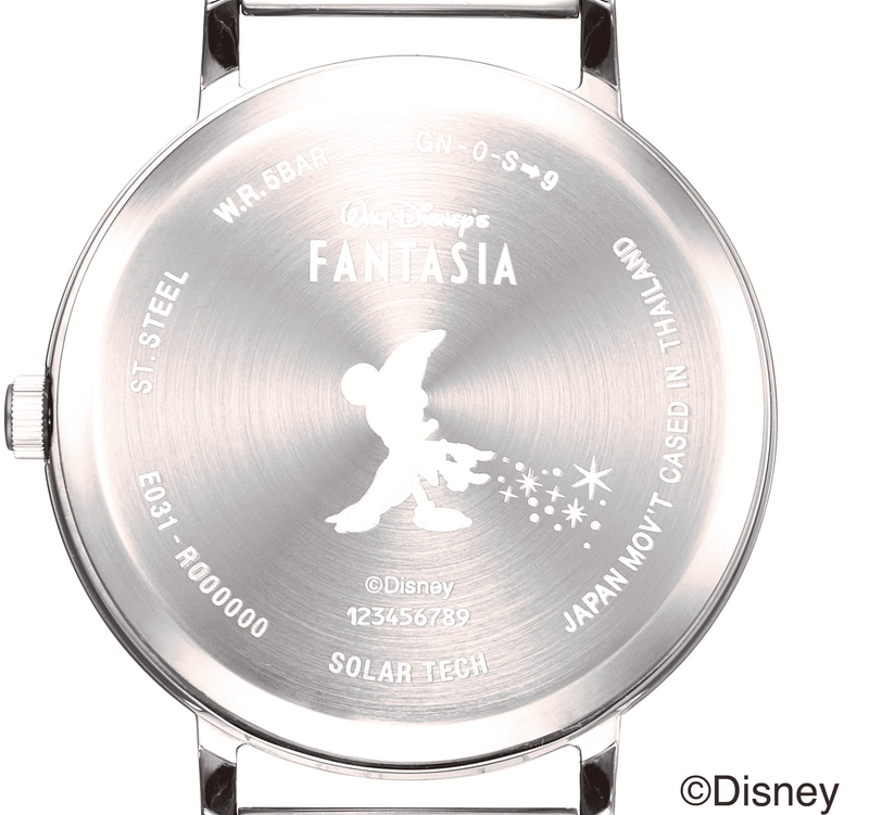 裏蓋には魔法をかけるミッキーのシルエットを刻印