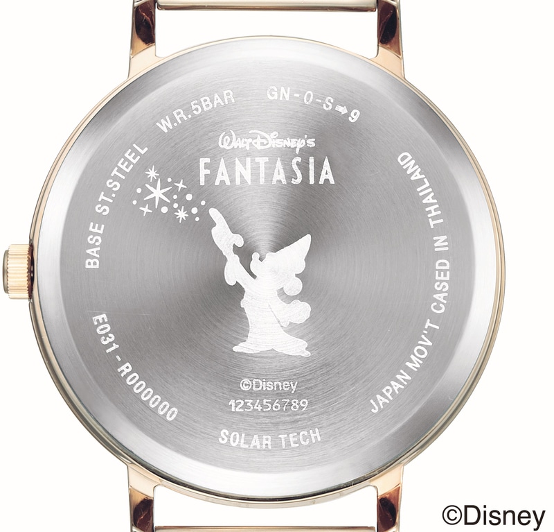 裏蓋には魔法をかけるミッキーのシルエットを刻印